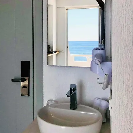 酒店 Geo & Art Boutique 4*